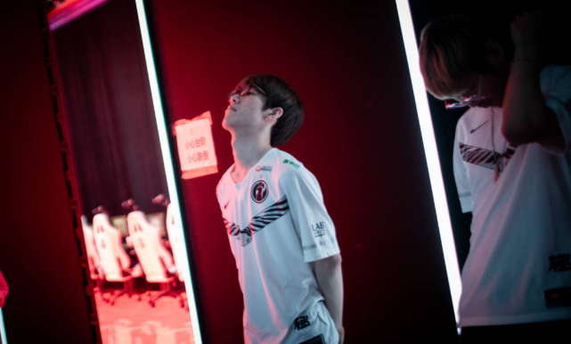 选手望尘莫 选手望尘莫